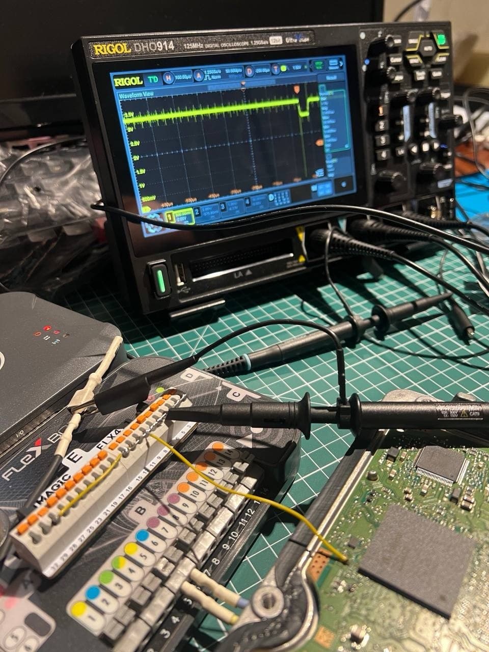 Перевірка сигналів ECU автомобільним осцилографом